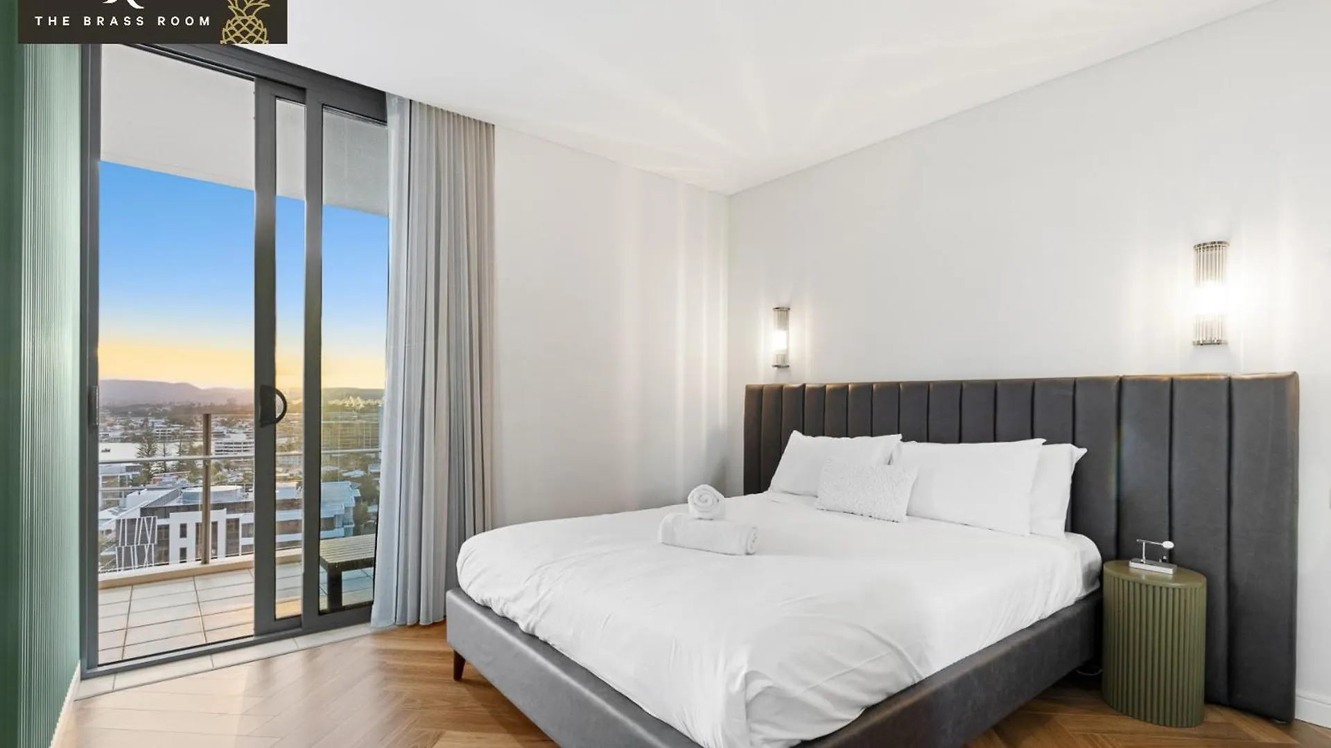 The Brass Pineapple Surfers Paradise 4217 Gold Coast Apartment